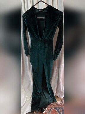 PrettyLittleThing Deep Green Velvet Plunge Dress